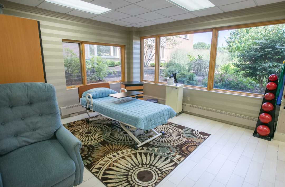 Private short-term rehabilitation room at Broadview Multi-Care Center<br />
